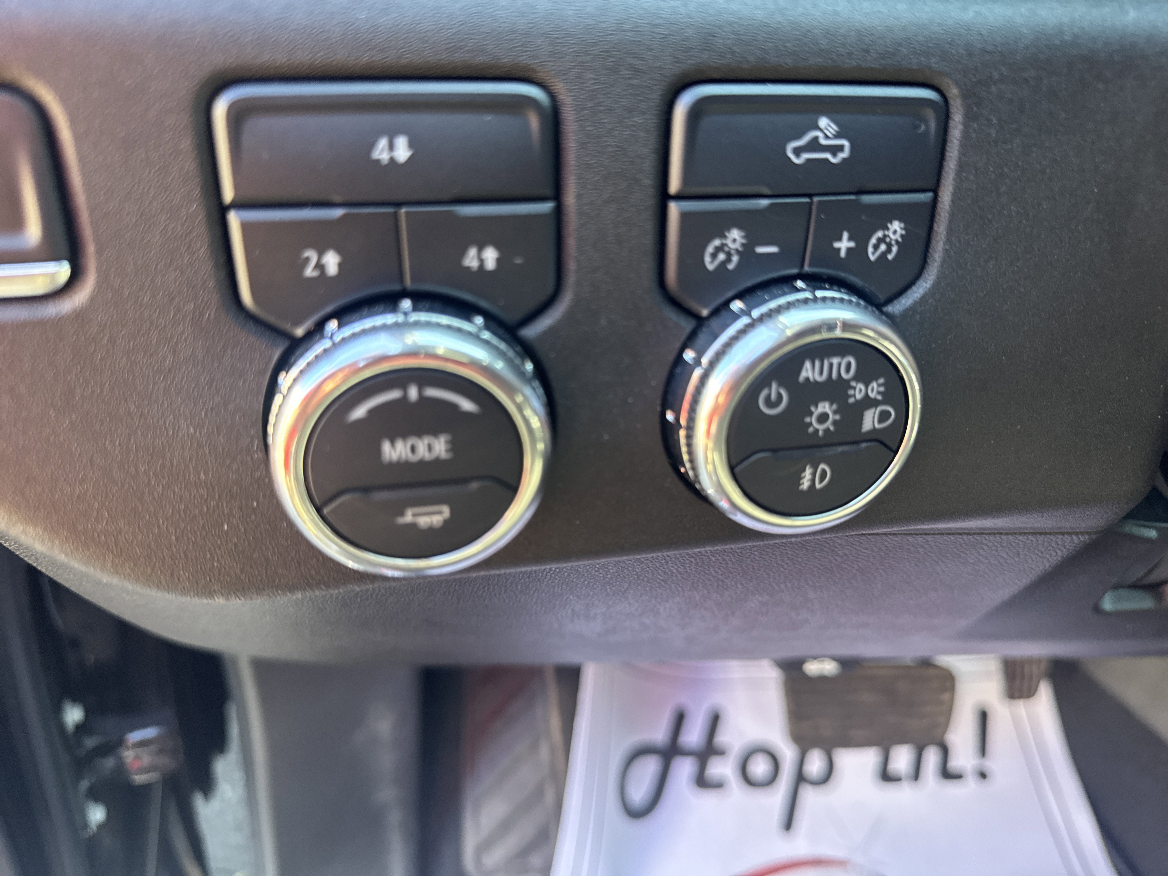Used 2024 Onyx Black GMC SLE image 18