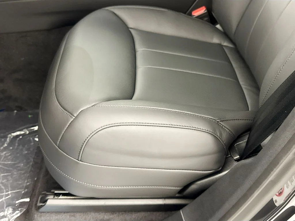 New 2026 Carpathian Grey Land Rover Dynamic SE image 20