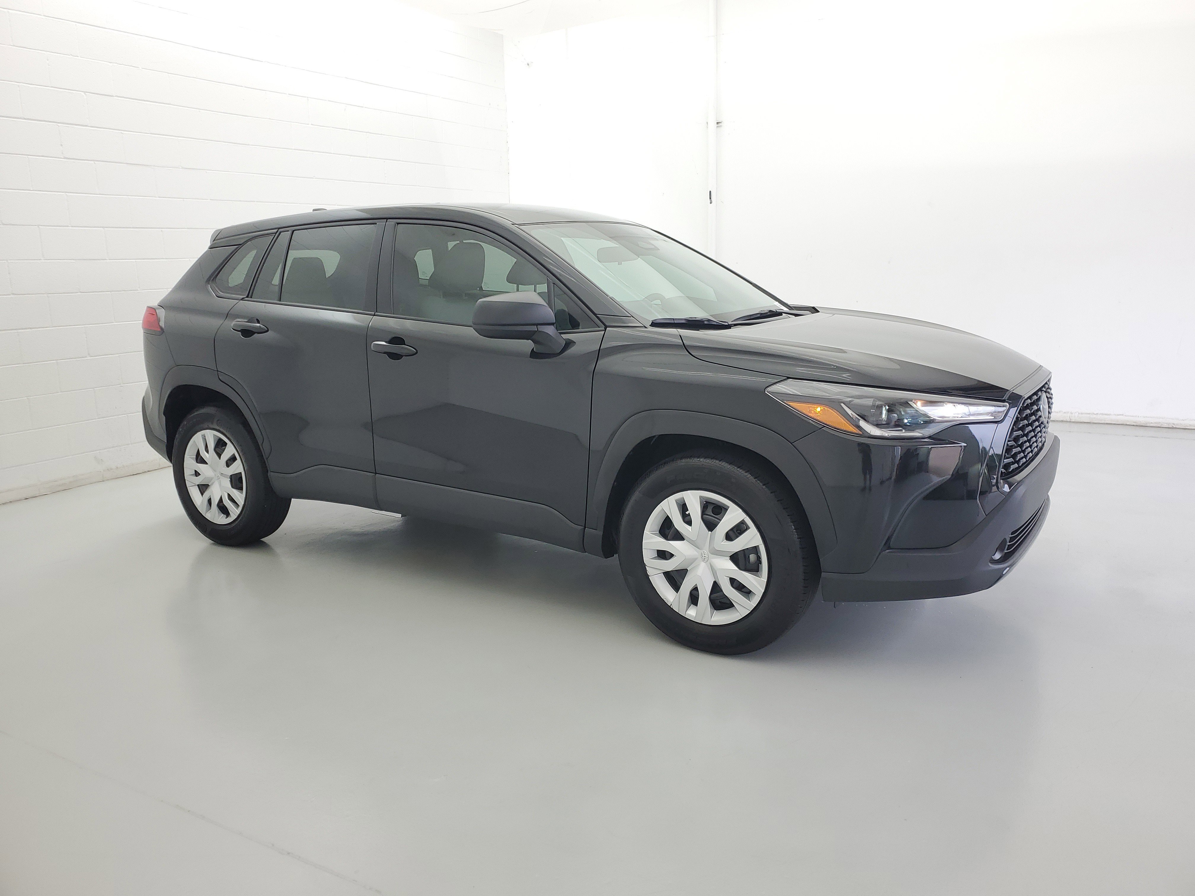 Used 2025 Jet Black Toyota L image 4