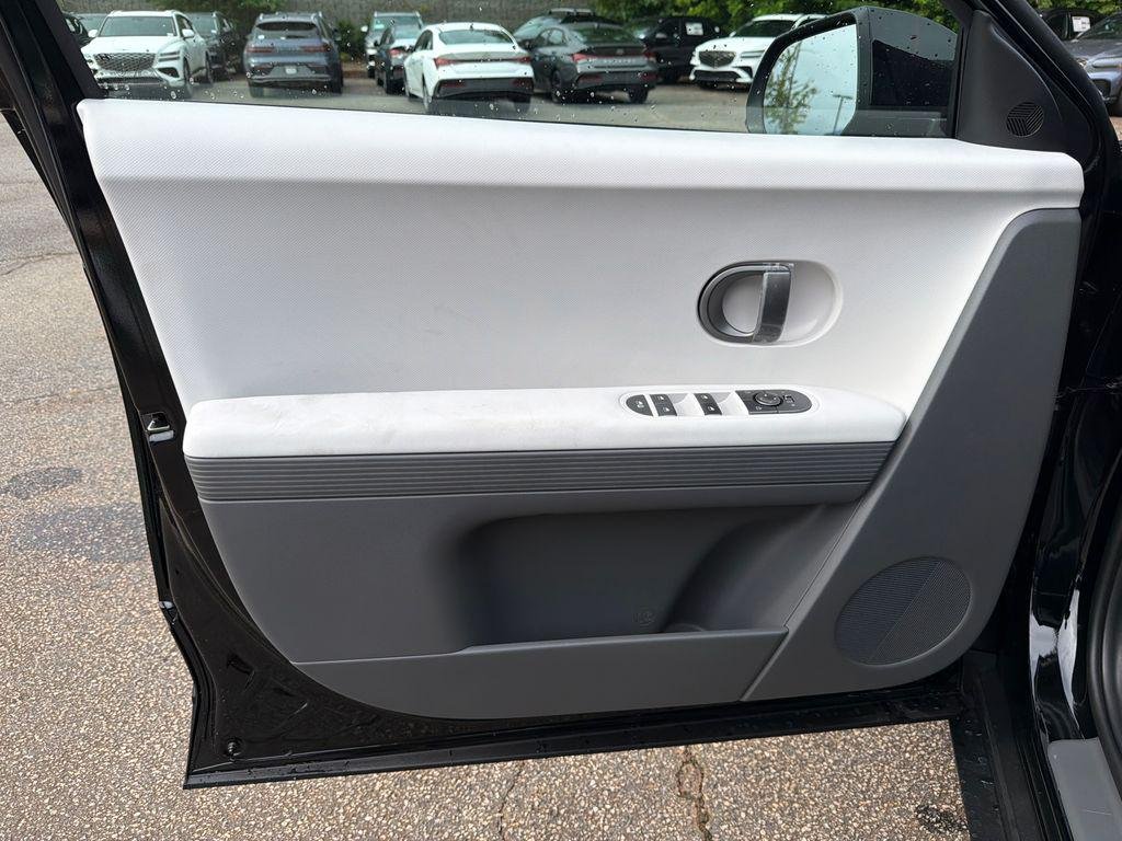 New 2026 Black Hyundai SE image 10