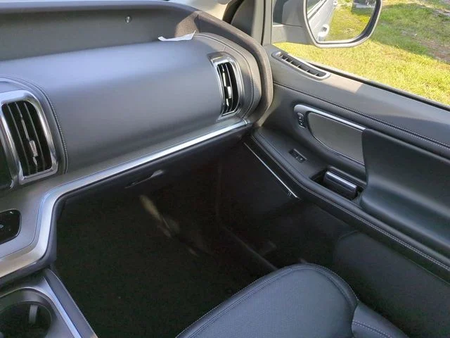 New 2026 Space Silver Metallic Ford Platinum® image 17