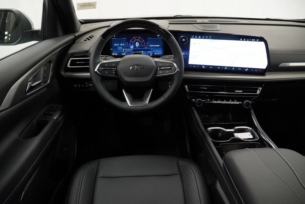 New 2027 Mosaic Black Metallic Chevrolet LT image 14