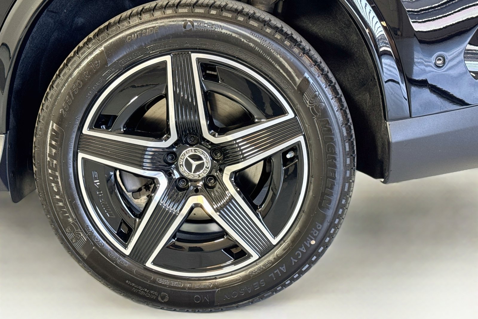 New 2027 Black Mercedes-Benz GLC 300 image 29