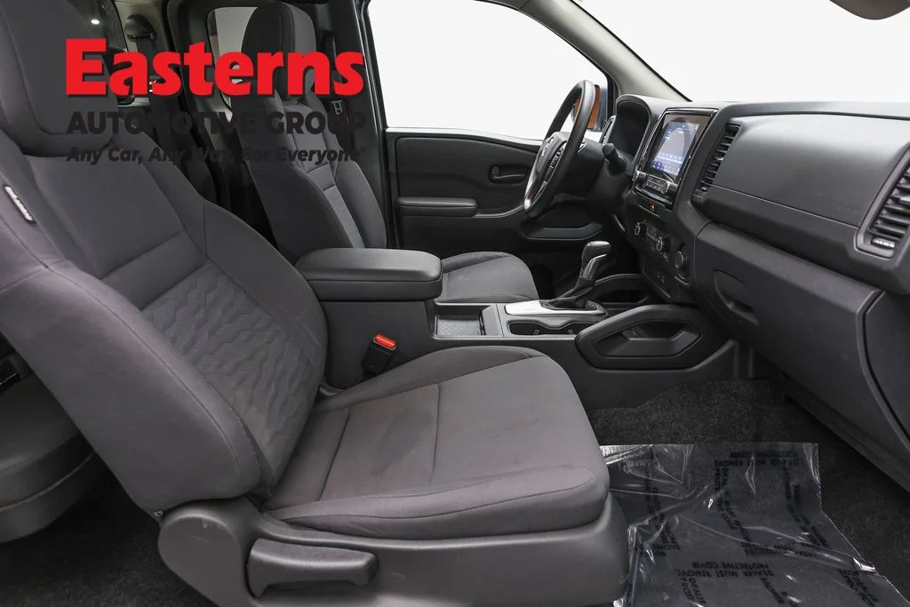 Used 2022 White Nissan S image 21