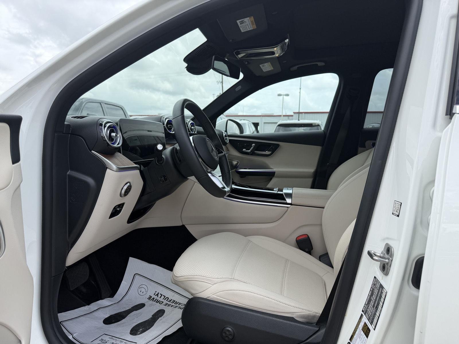 Certified Used 2026 Polar White Mercedes-Benz GLC 300 image 5