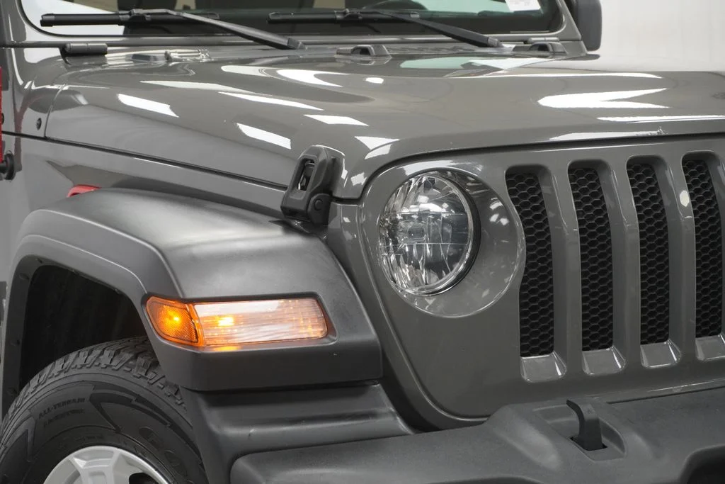 Used 2019 Gray Jeep Sport S image 6