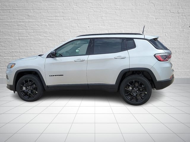 New 2026 Silver Zynith Metallic Clear-Coat Exterior Paint Jeep Latitude image 2