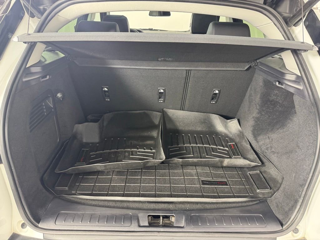Used 2019 Fuji White Land Rover SE image 30