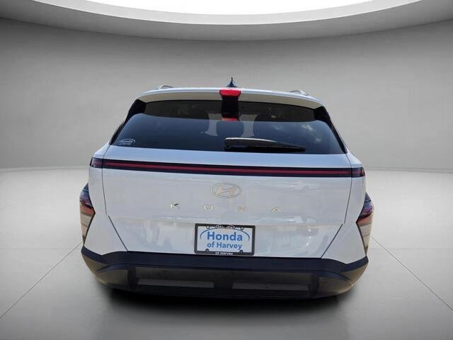 Used 2025 Atlas White Hyundai SEL image 4