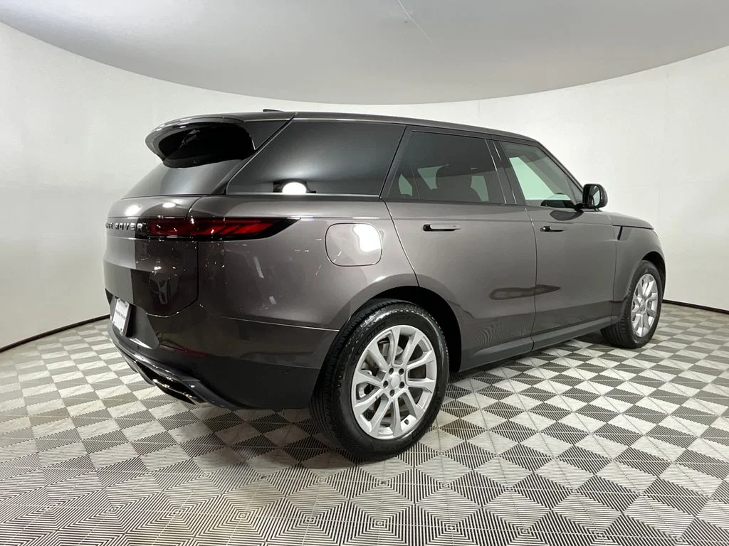 Used 2024 Brown Land Rover SE image 4
