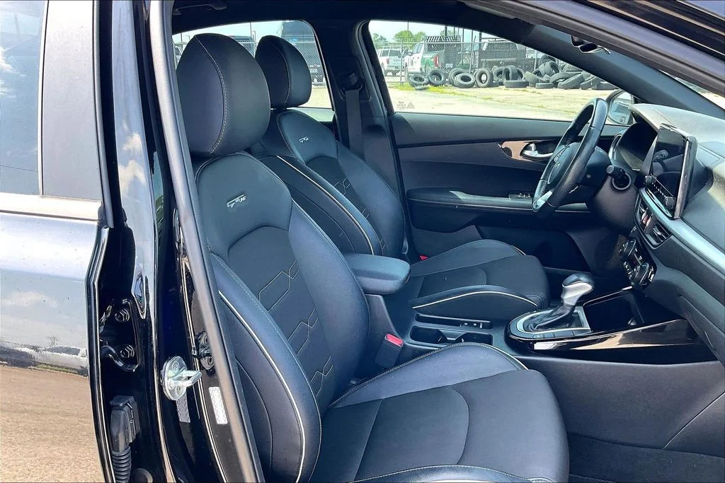 Used 2022 Black Kia GT-Line image 29