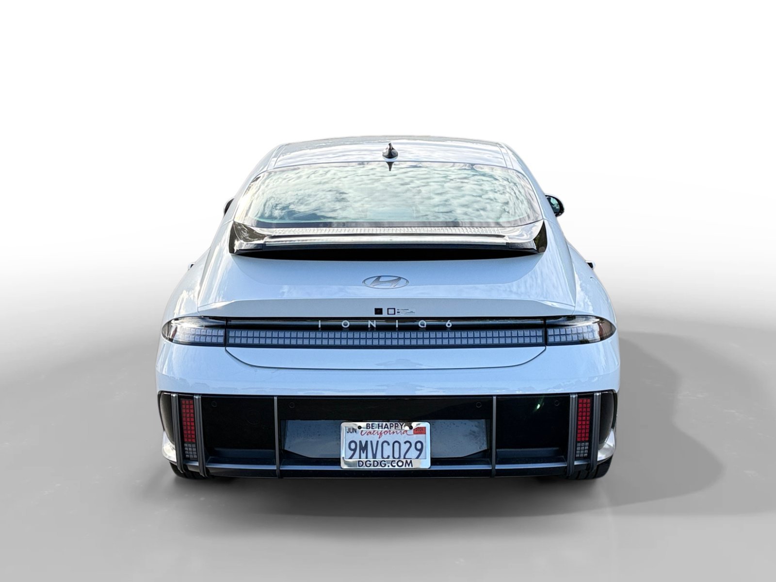 Used 2024 White Hyundai Limited image 4