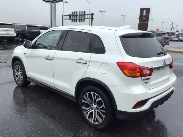 Used 2019 Pearl White Mitsubishi 2.0 SE image 5