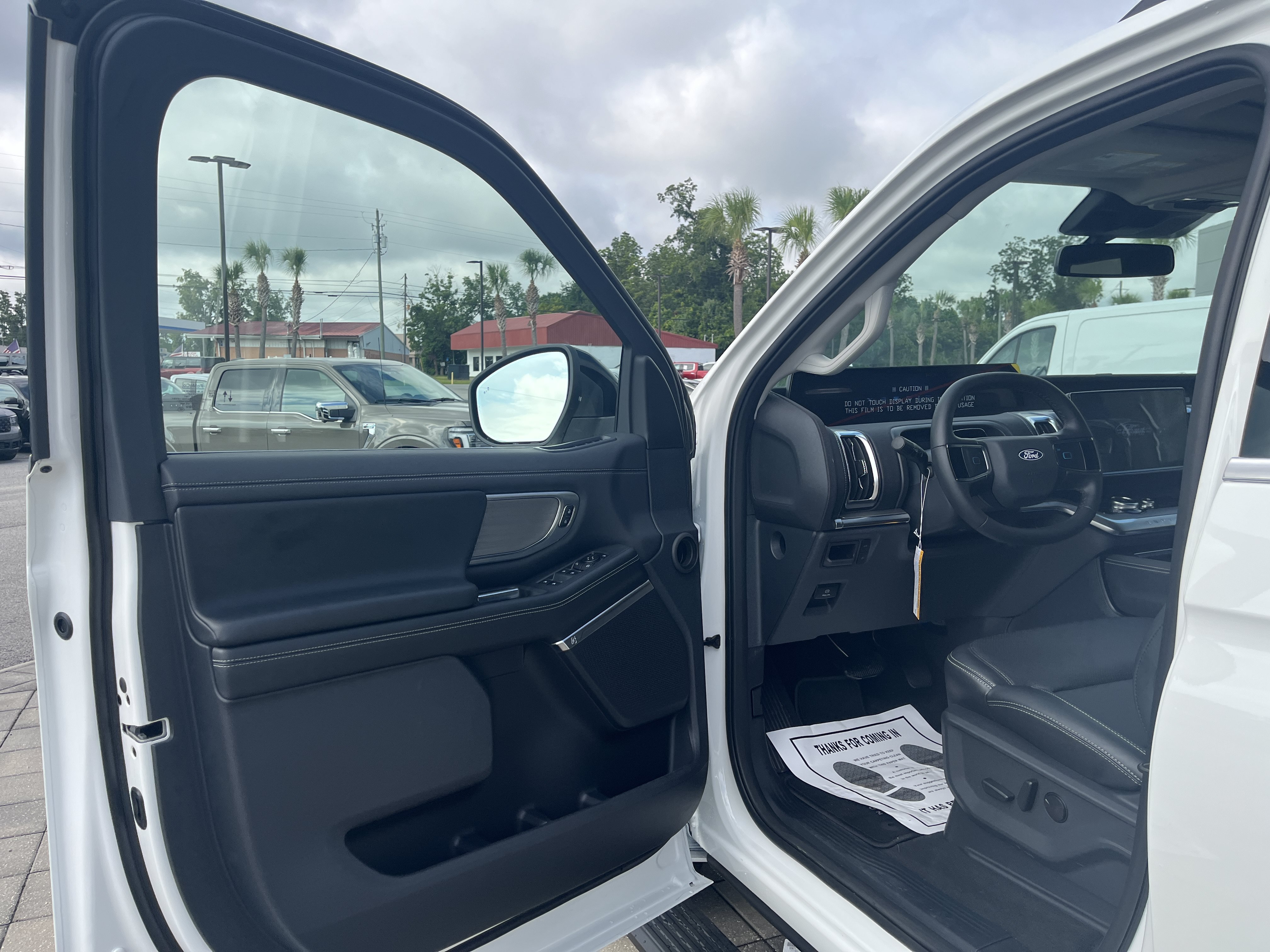 New 2027 Star White Metallic Tri-Coat Ford Platinum image 10