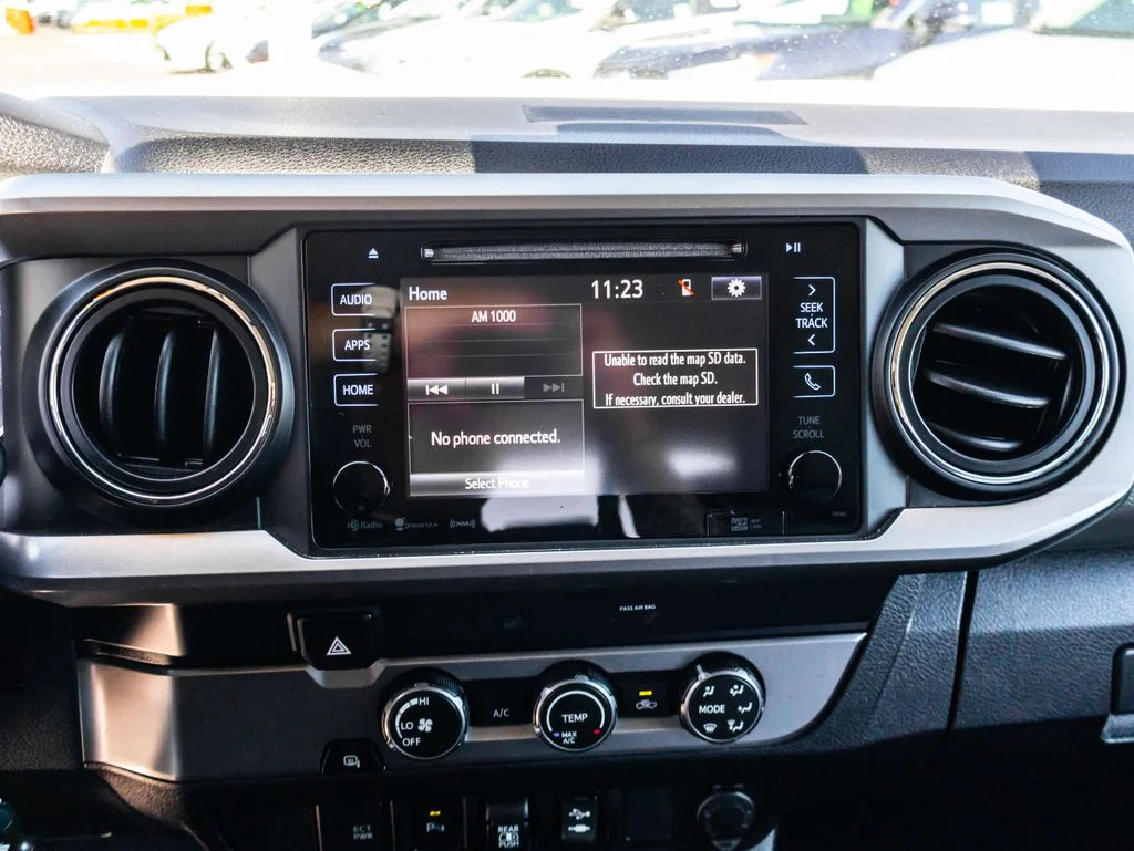 Used 2019 White Toyota SR5 image 34