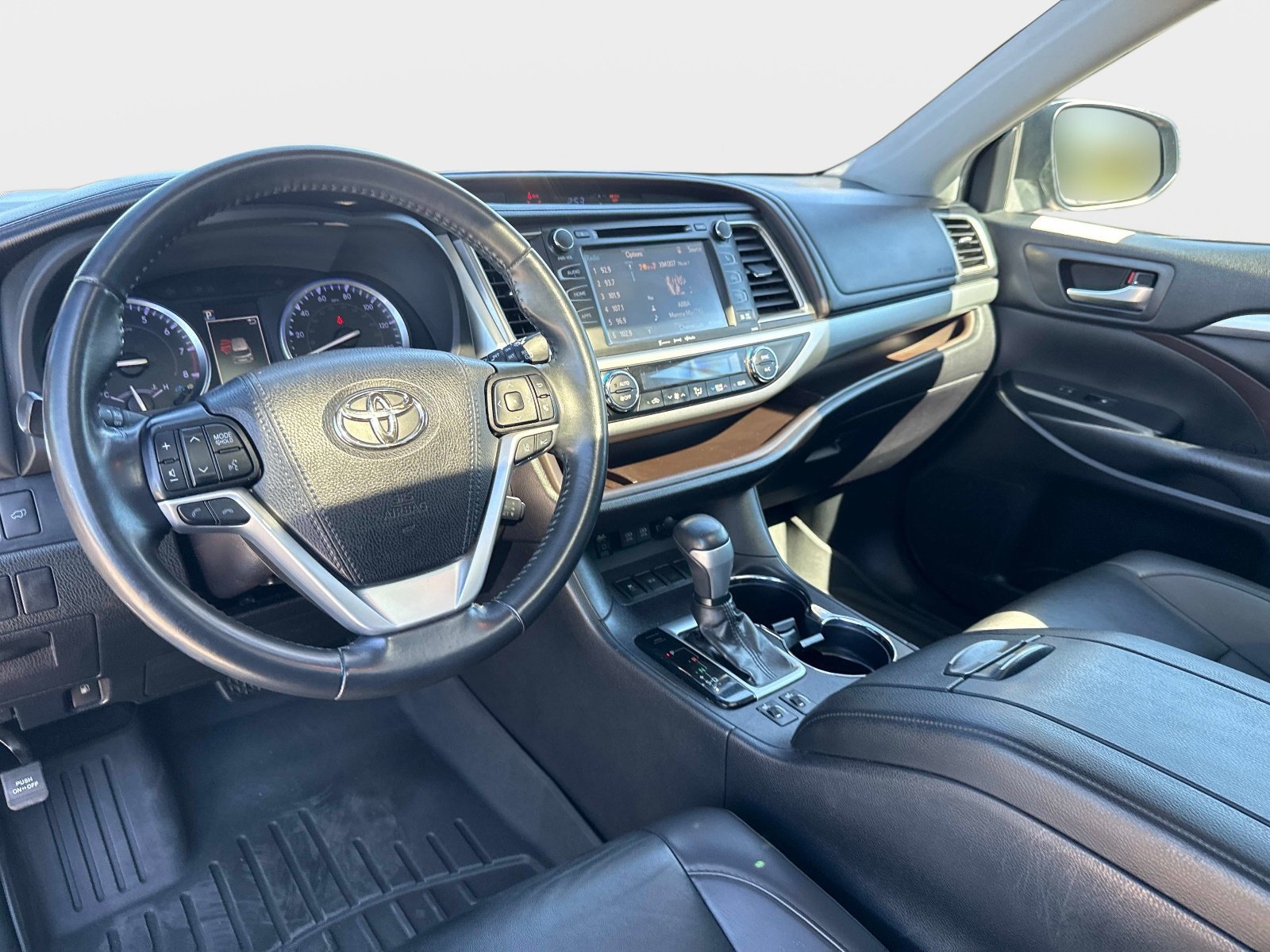 Used 2019 Shoreline Blue Pearl Toyota XLE image 15