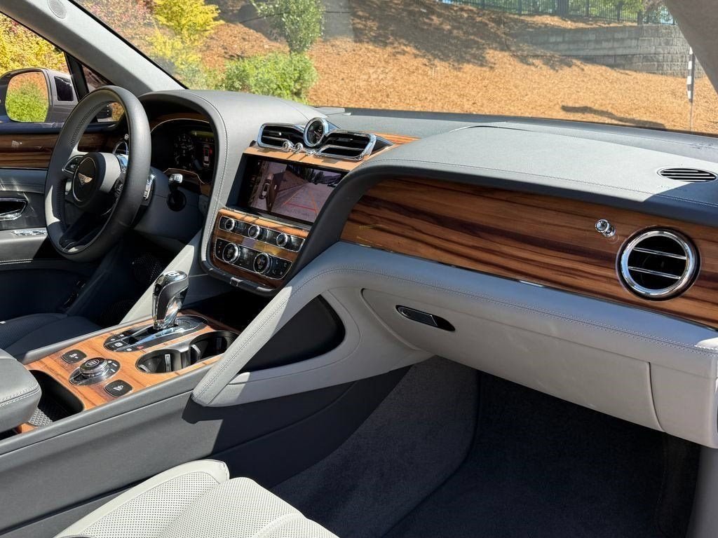 Used 2025 Gravity Gray Bentley Azure image 3