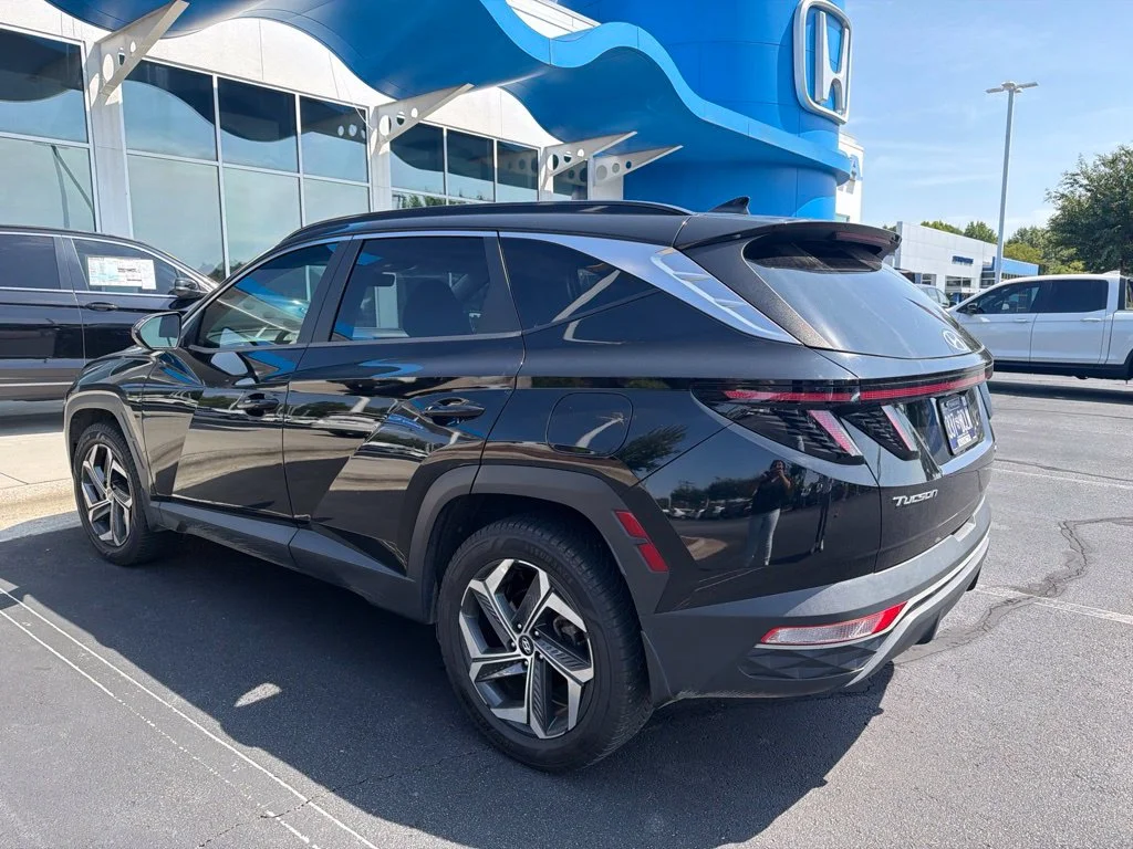Used 2022 Black Hyundai SEL Convenience image 5