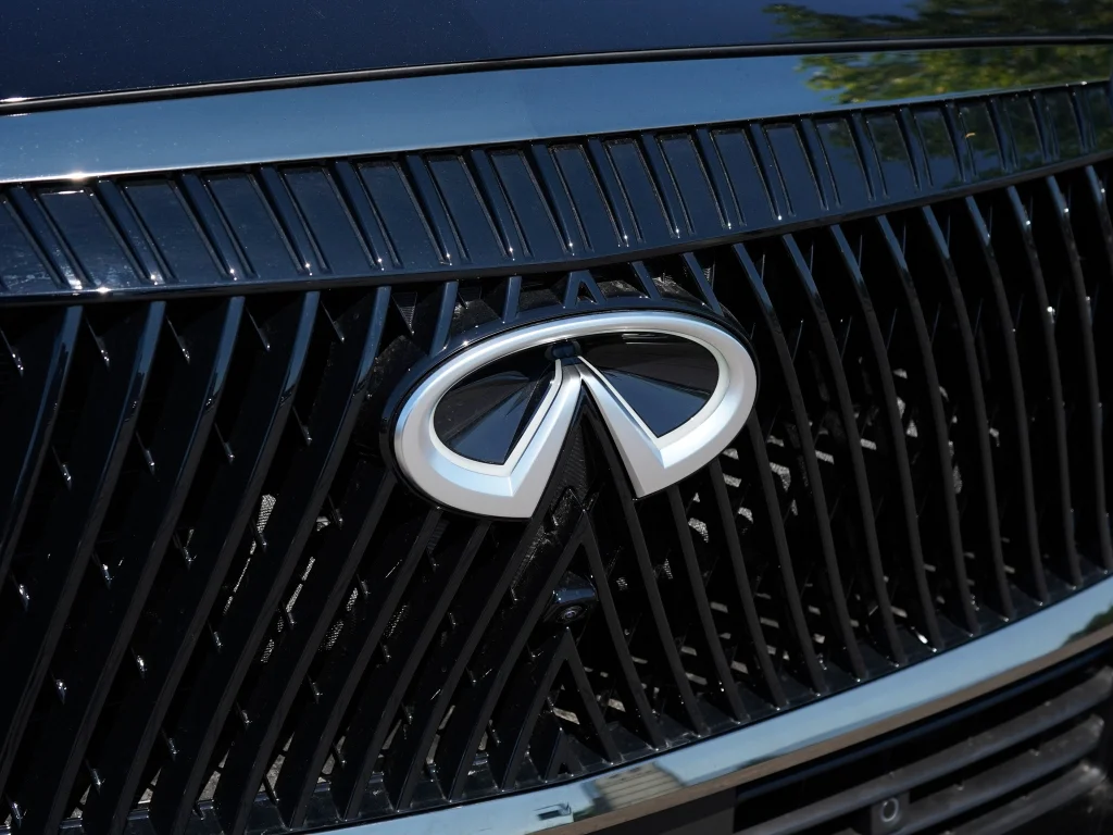 Certified Used 2026 Mineral Black/Graphite Shadow INFINITI AUTOGRAPH image 3
