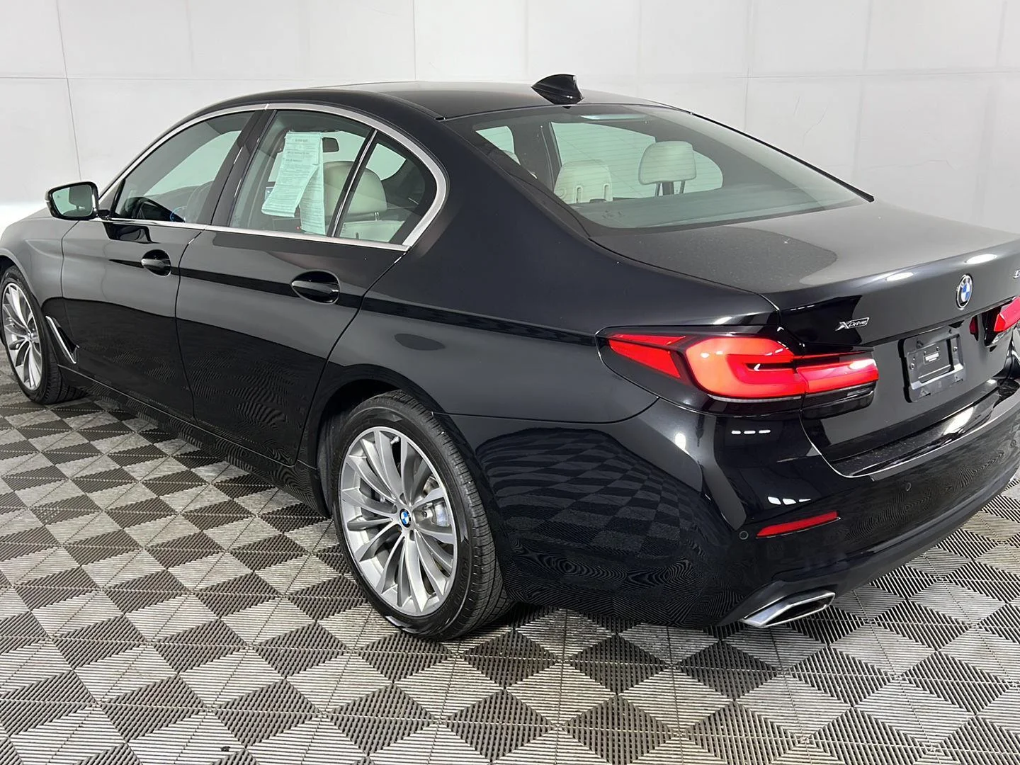 Used 2023 Black Sapphire Metallic BMW 540i xDrive image 15