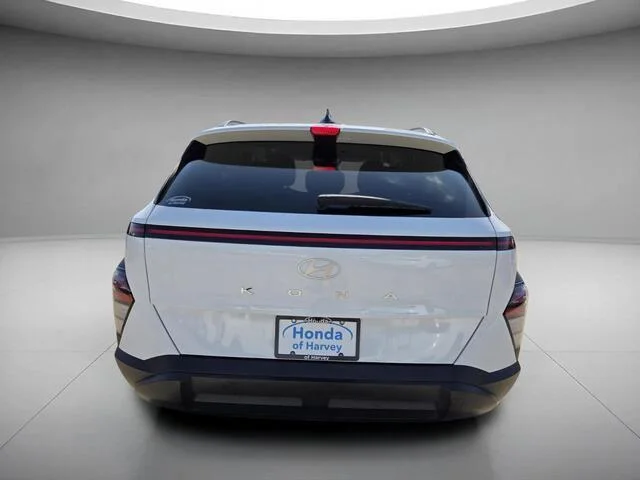 Used 2025 Atlas White Hyundai SEL image 4