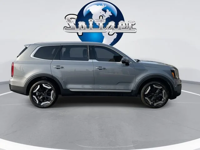 Used 2024 Silver Kia S image 10