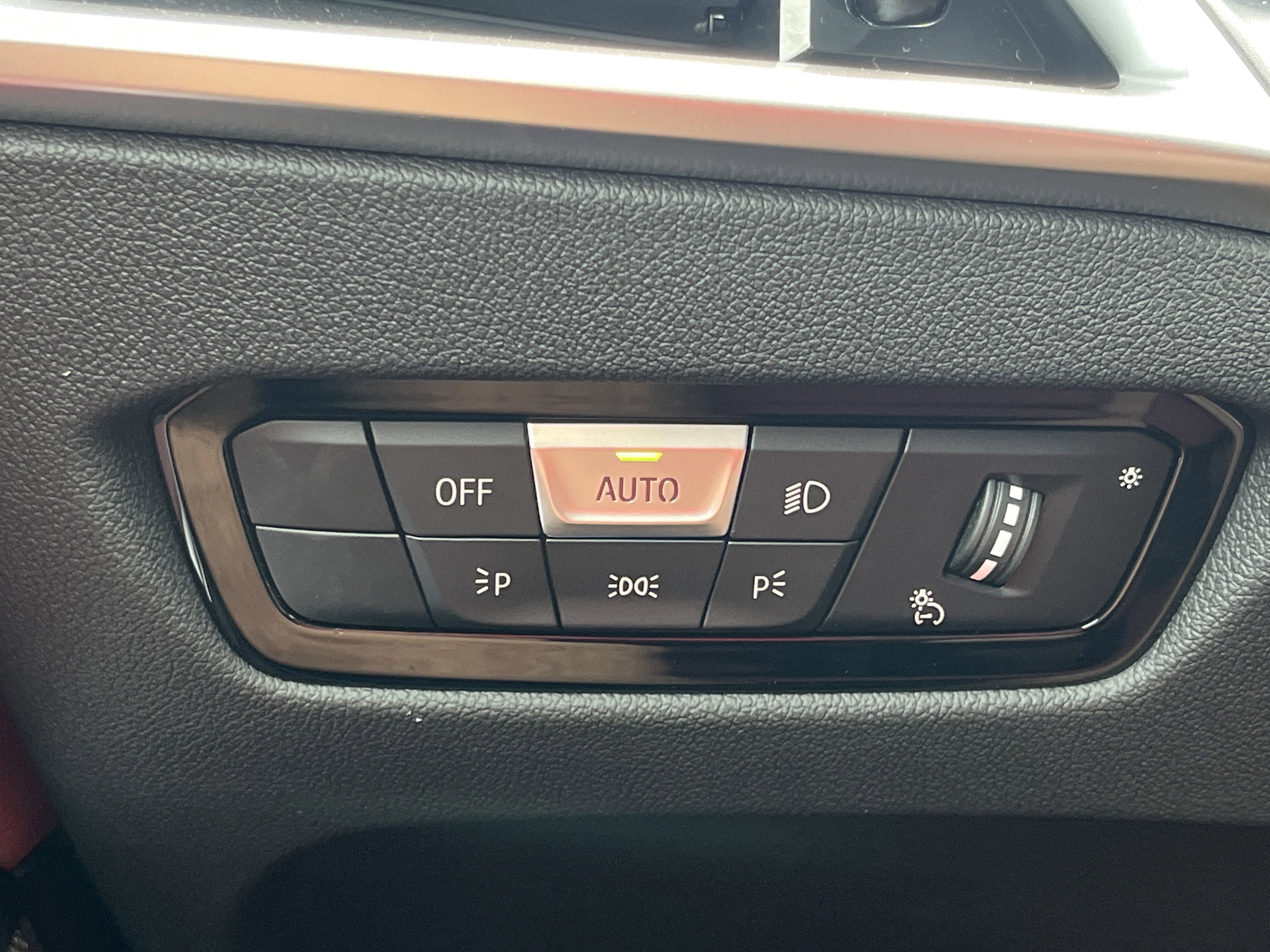 2026 BMW 3 Series 330i - Photo 15