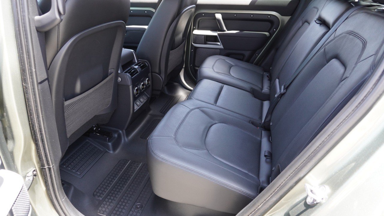 Used 2023 Green Land Rover S image 30