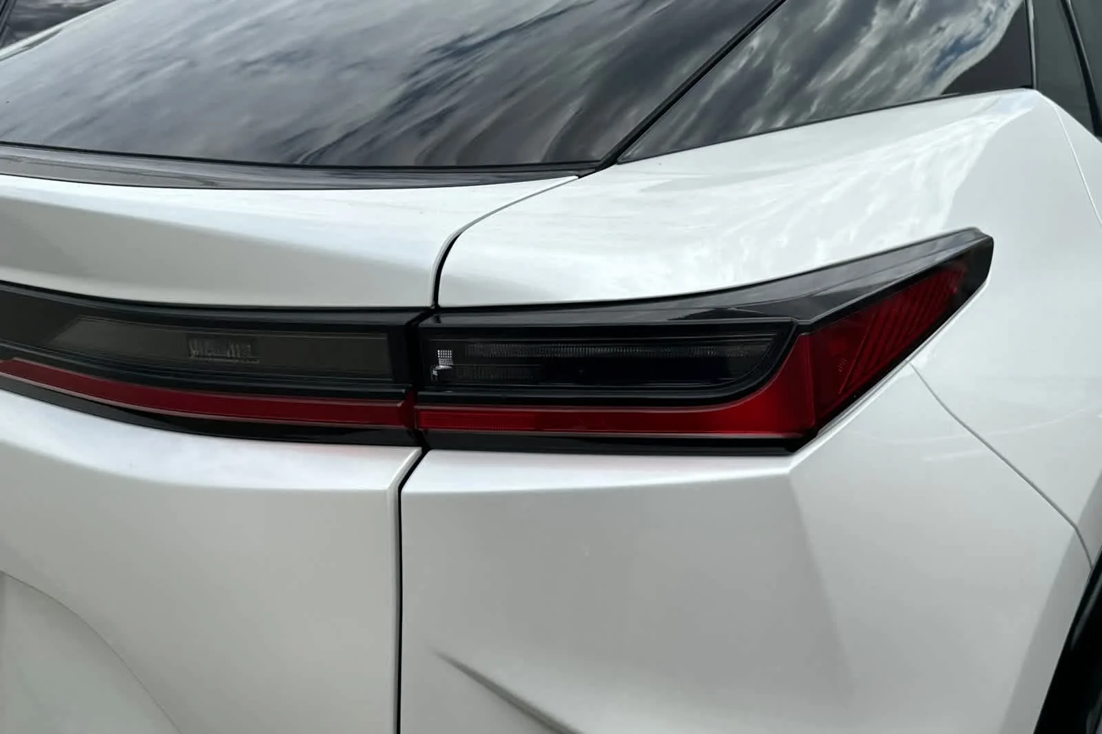 Used 2023 Eminent White Pearl Lexus Premium image 17