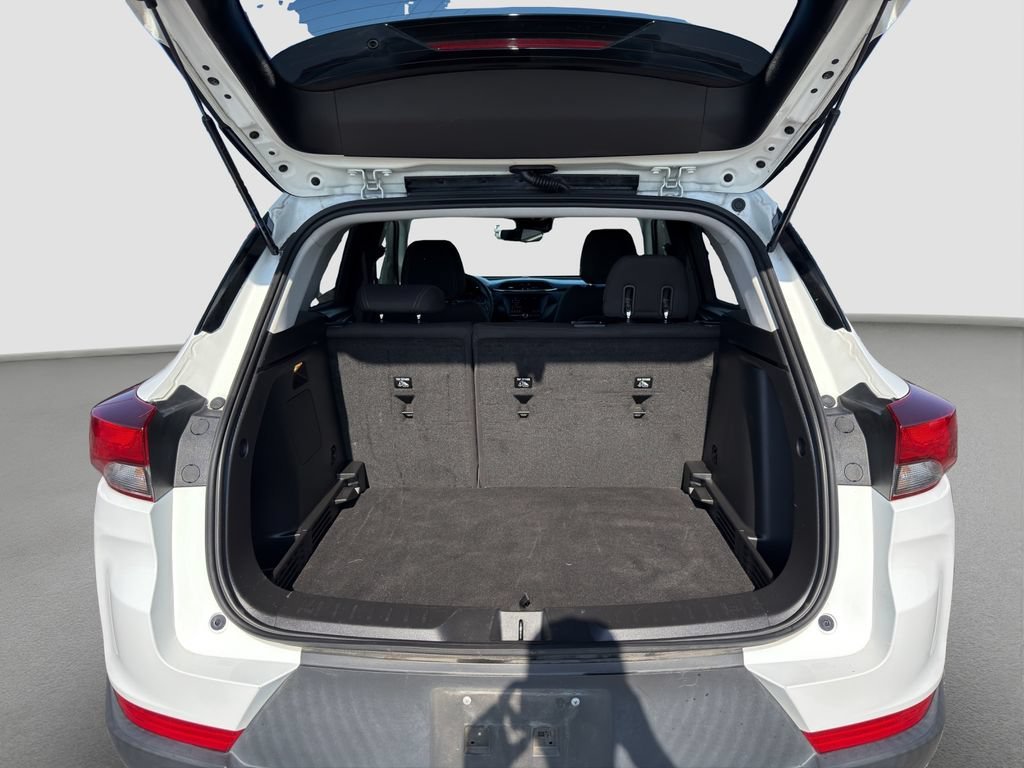 Used 2023 SUMMIT WHITE Chevrolet LT image 20