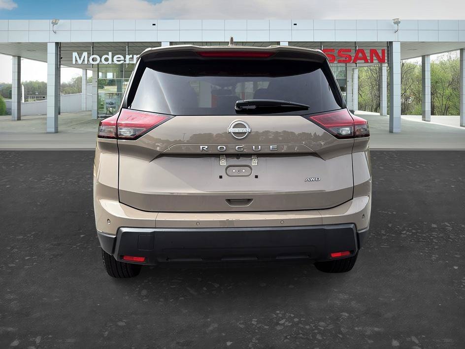 Used 2025 Baja Storm Metallic Nissan SV image 4