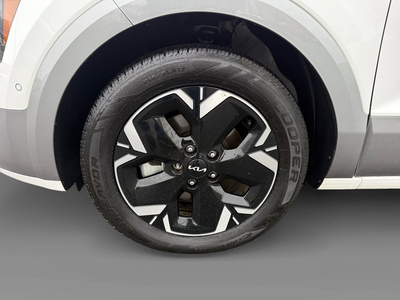 Used 2023 Snow White Pearl Kia Wave image 9