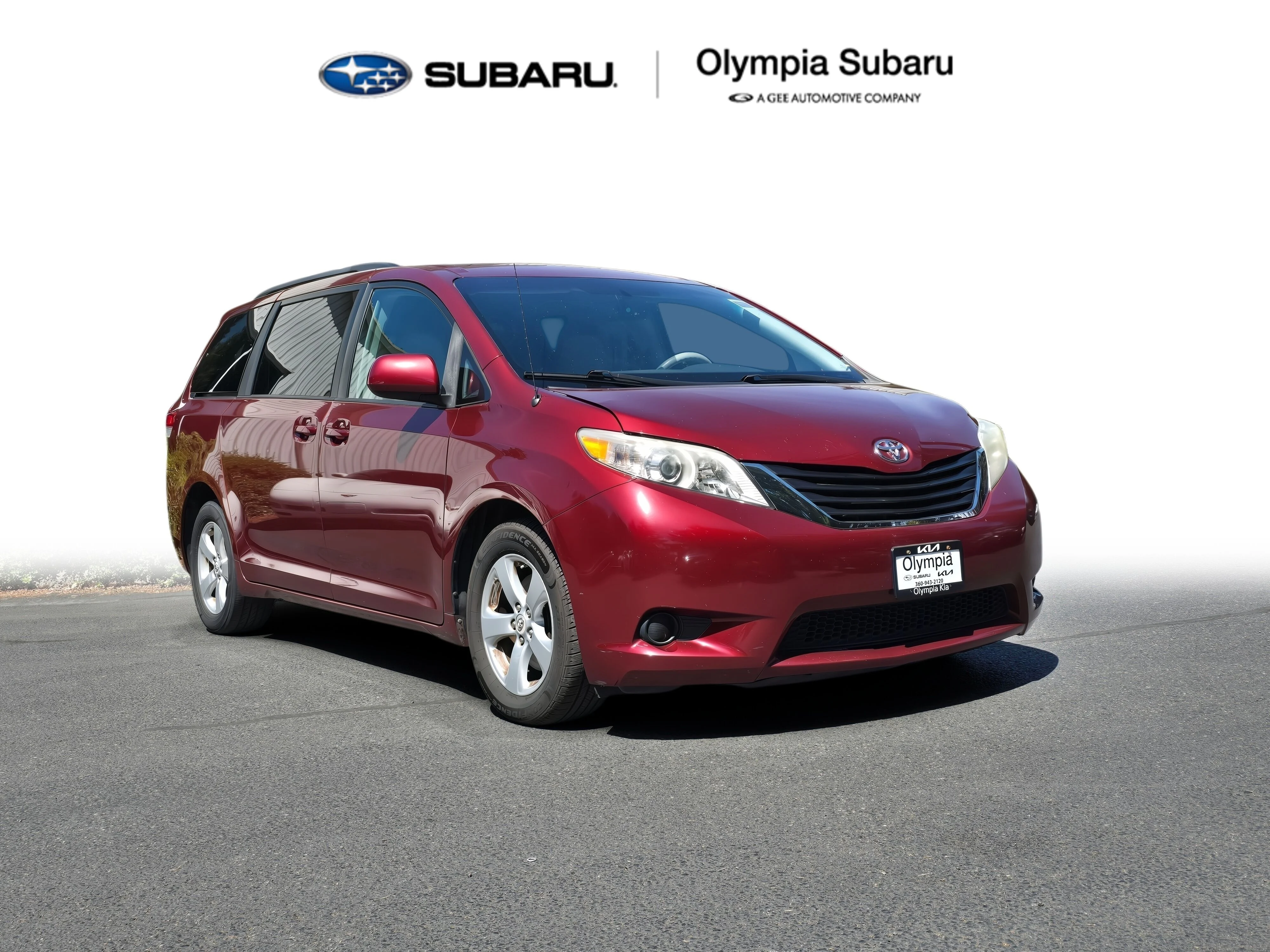 2011 Toyota Sienna LE V6 7-Passenger Access Seat's photo