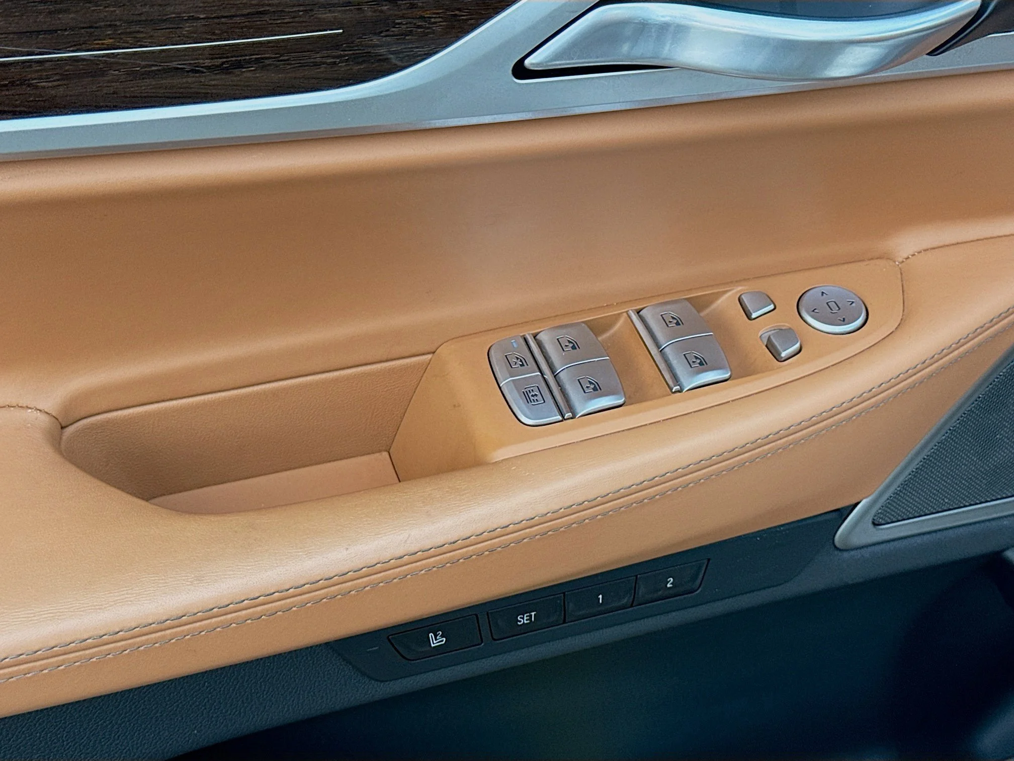 Used 2021 Bernina Grey Amber Effect BMW 750i xDrive image 23