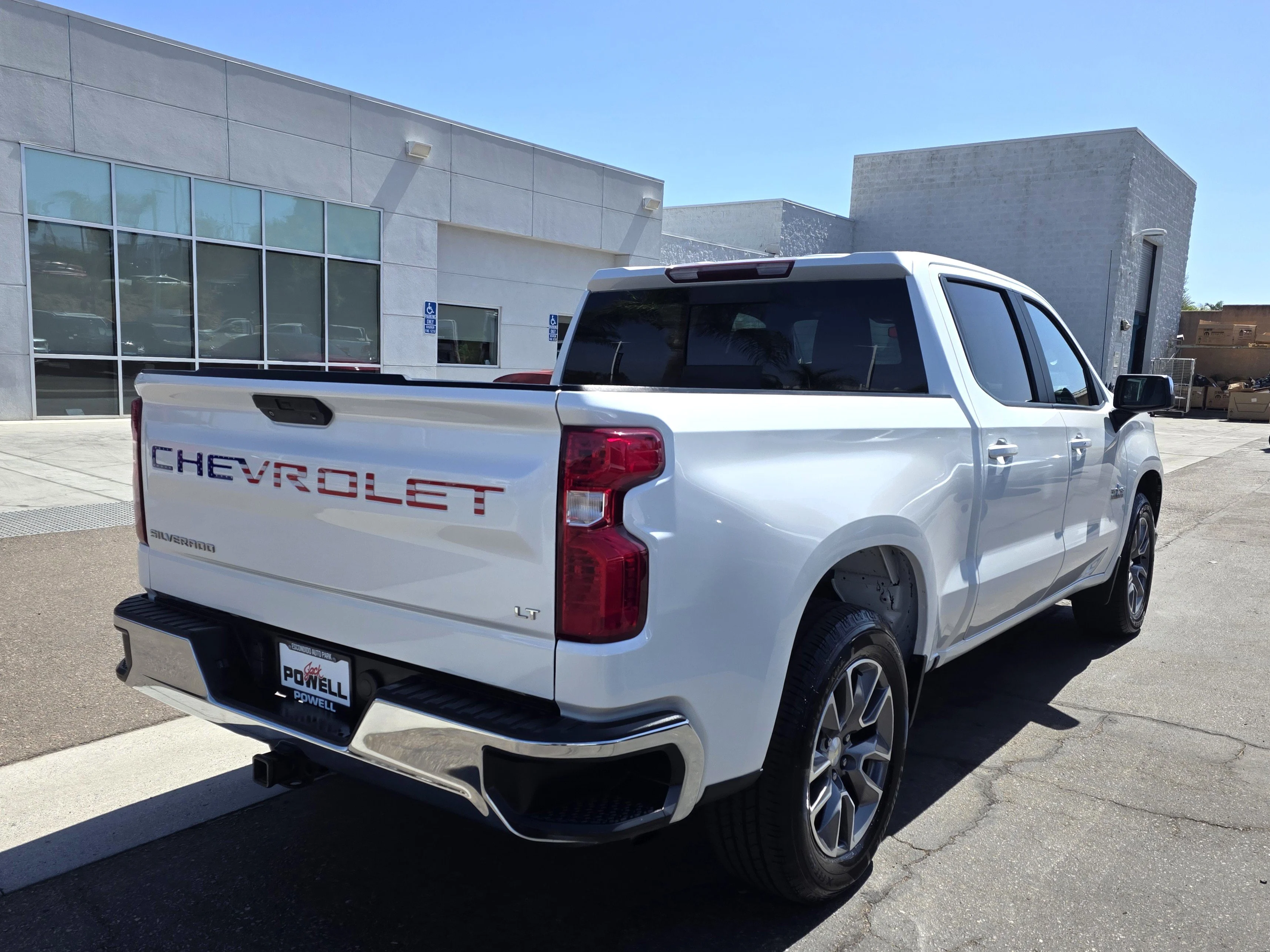 Used 2021 Pearl Chevrolet LT image 5