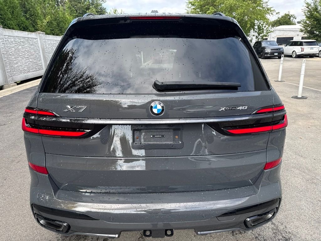 Used 2024 Gray BMW xDrive40i image 5
