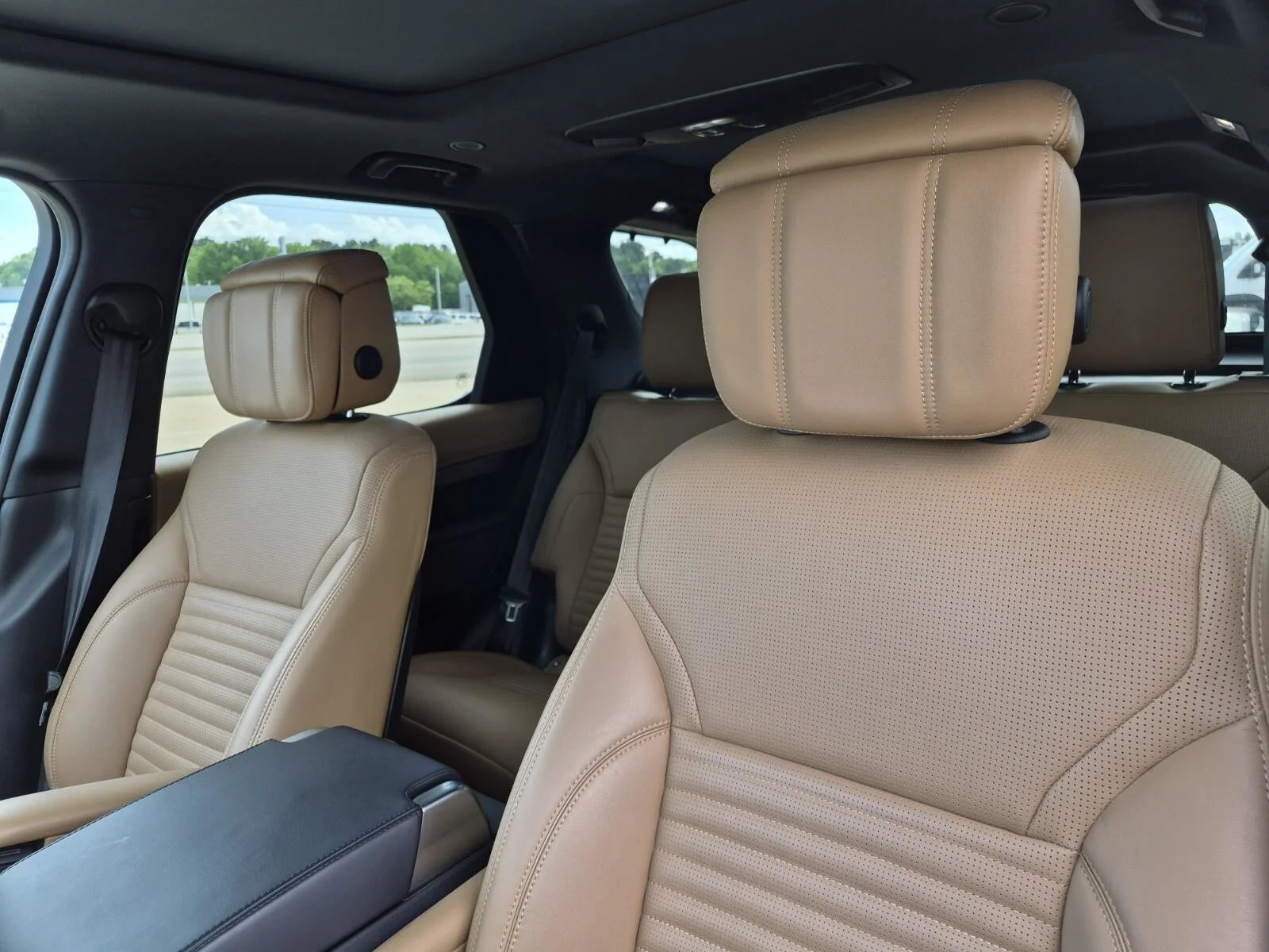 Used 2024 Fuji White Land Rover Metropolitan Edition image 14