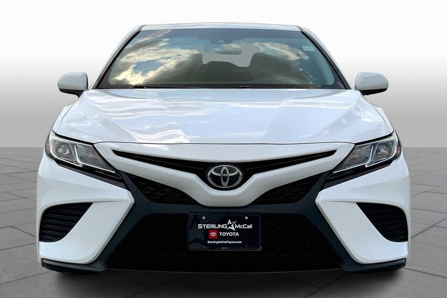 Used 2018 Super White Toyota SE image 4