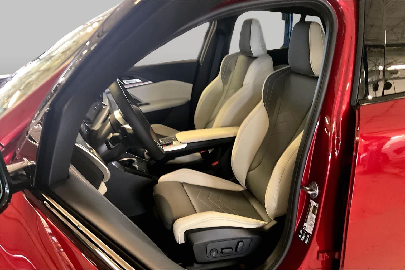 New 2026 Vegas Red Metallic BMW xDrive28i image 9