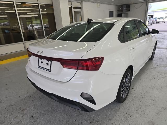 Used 2024 White Kia LXS image 5
