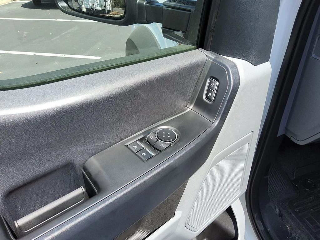 New 2026 Oxford White Ford XL image 6