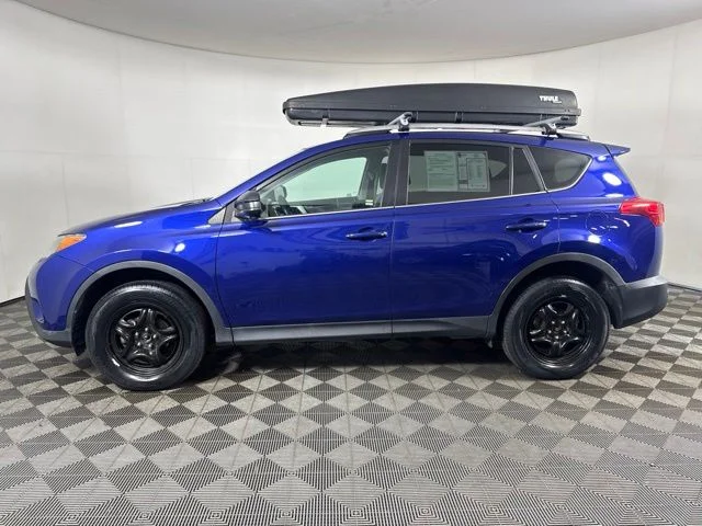 Used 2015 Blue Toyota LE image 7