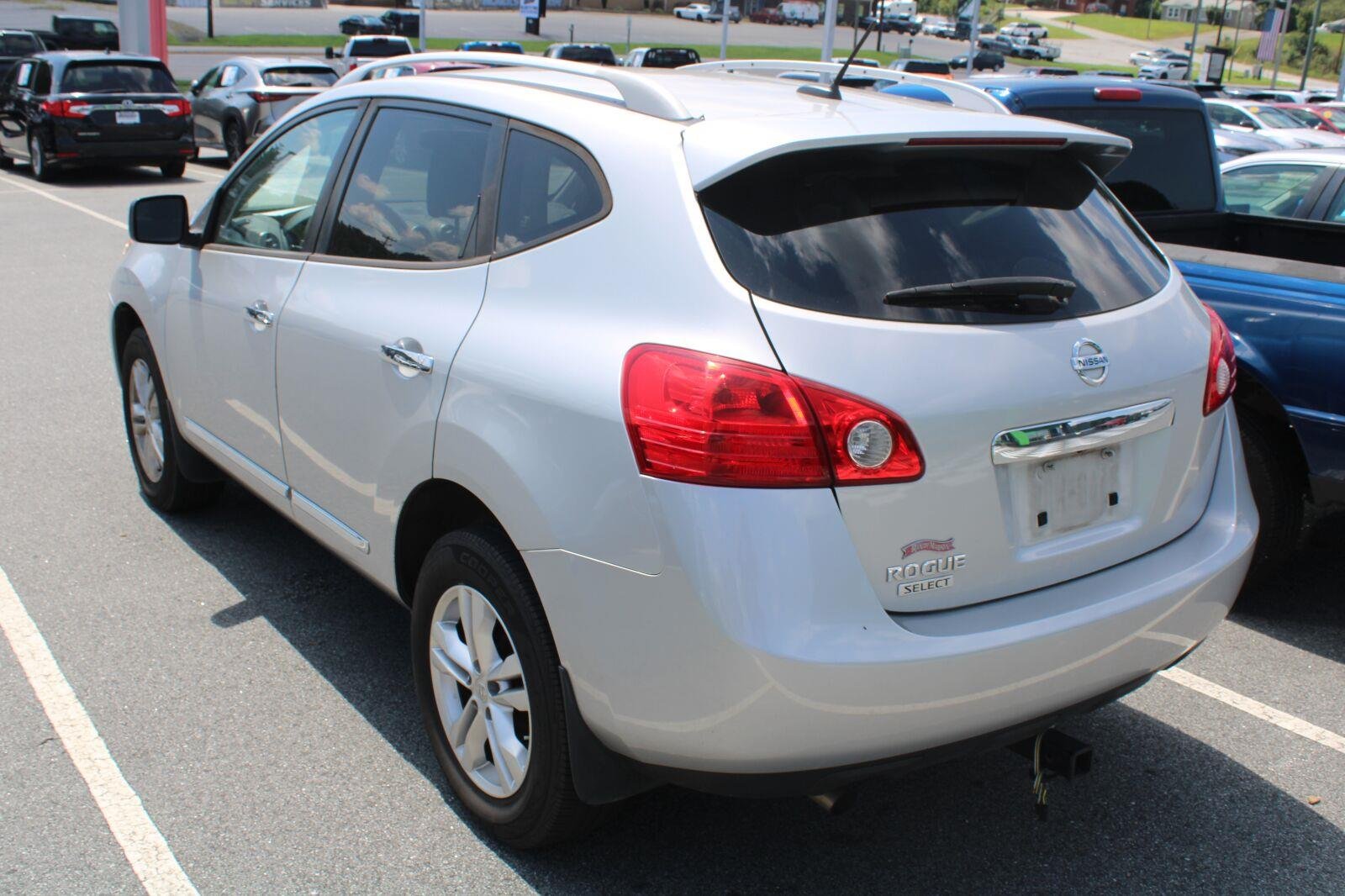 Used 2015 Brilliant Silver Nissan S image 6
