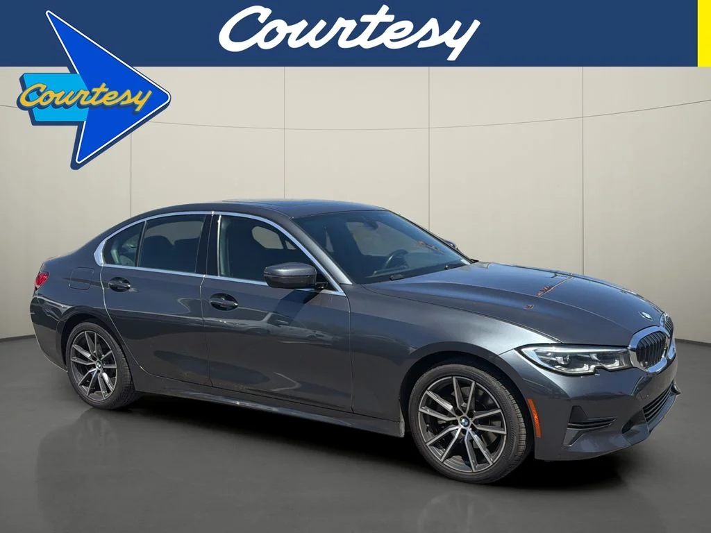 2021 BMW 3 Series 330i Sedan's photo