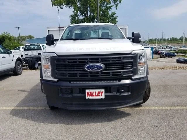 New 2026 Oxford White Ford F-550® XL image 35