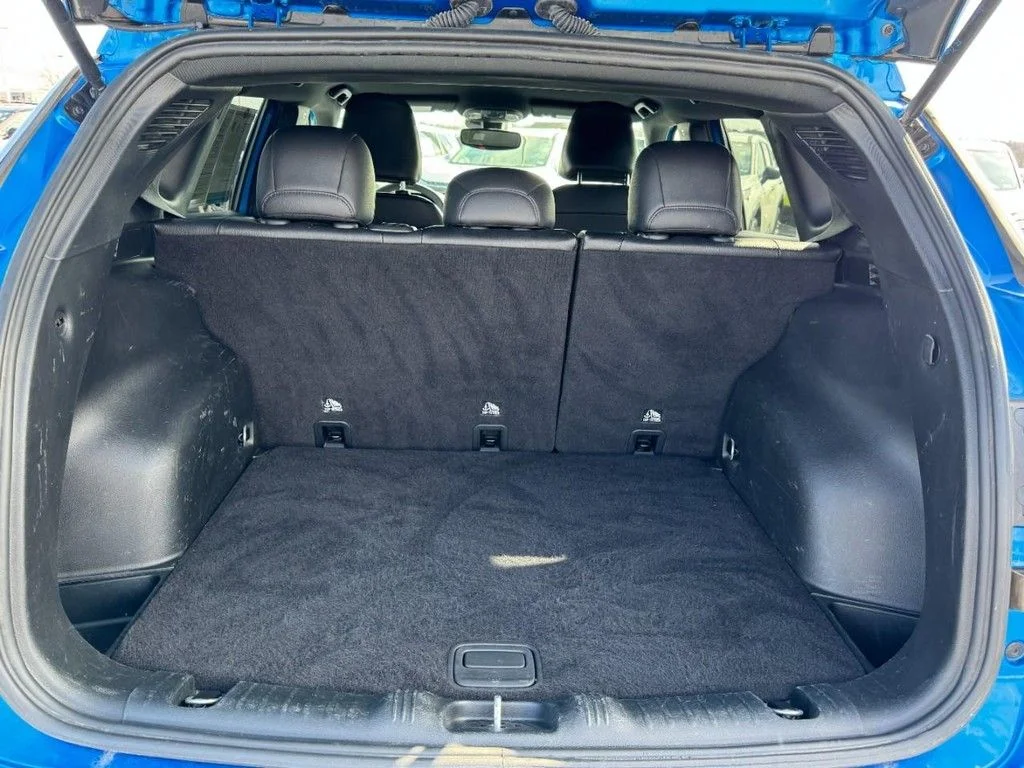Used 2024 Blue Jeep Latitude image 6