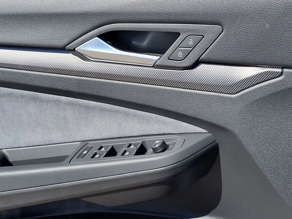 New 2026 Lapiz Blue Metallic Volkswagen 2.0T image 8