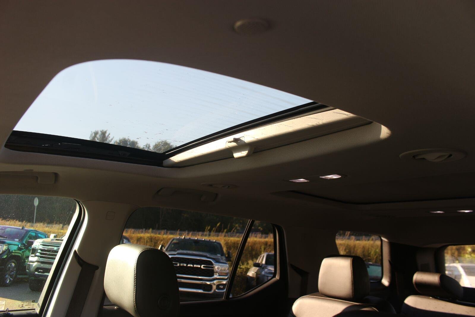 Used 2021 SUMMIT WHITE Chevrolet Premier image 35