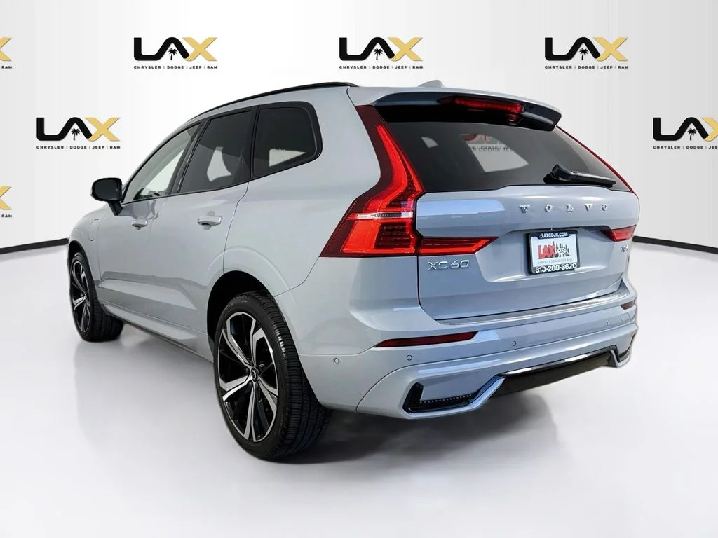 Used 2025 Gray Volvo T8 Ultra image 5