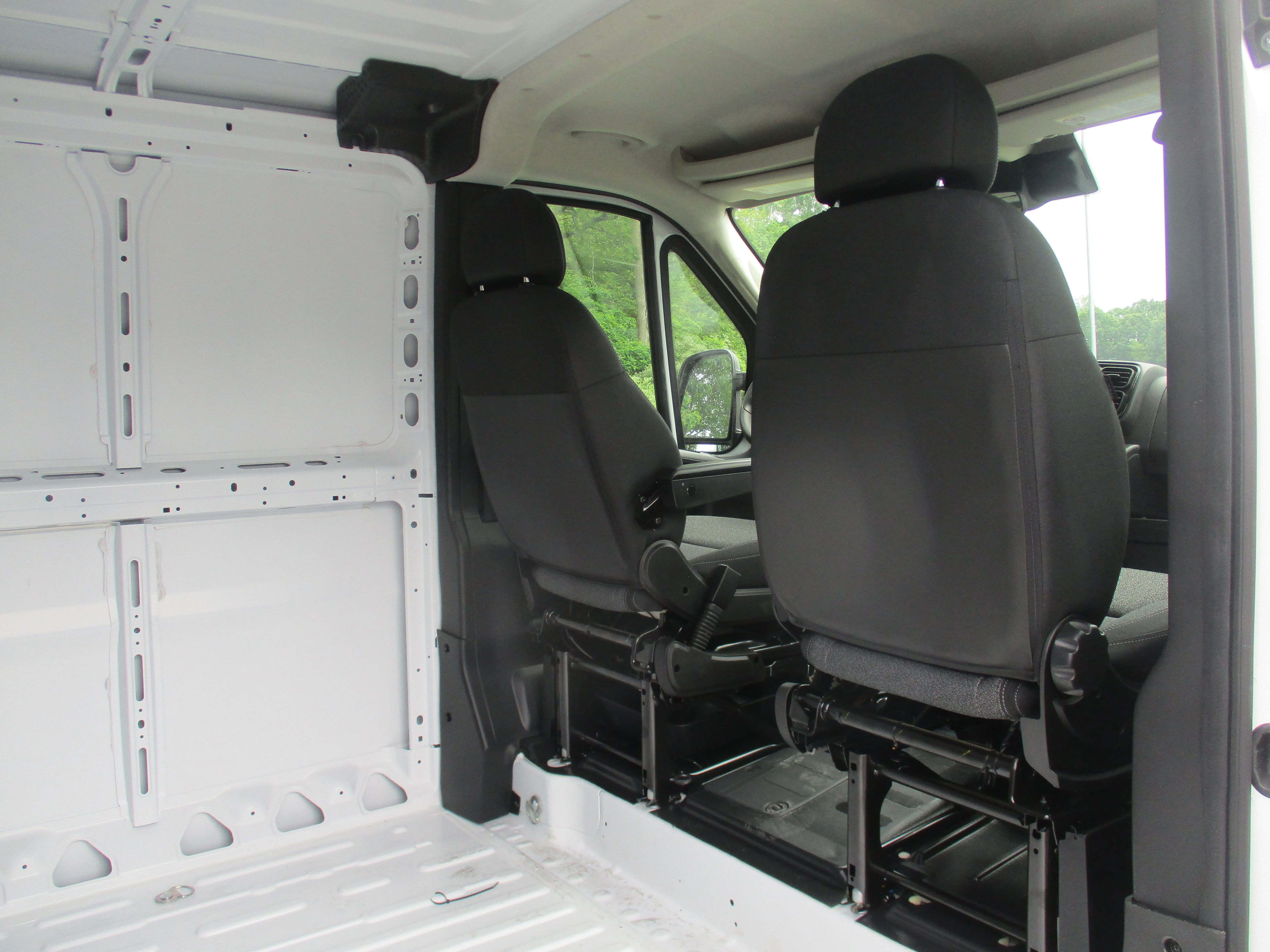 New 2026 Bright White Clear-Coat Exterior Paint RAM Tradesman image 28
